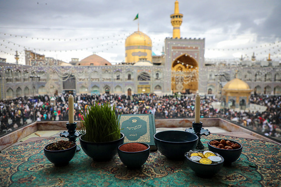تحویل سال ۱۴۰۳ در حرم مطهر امام رضا (ع) و خیابان‌های منتهی به حرم