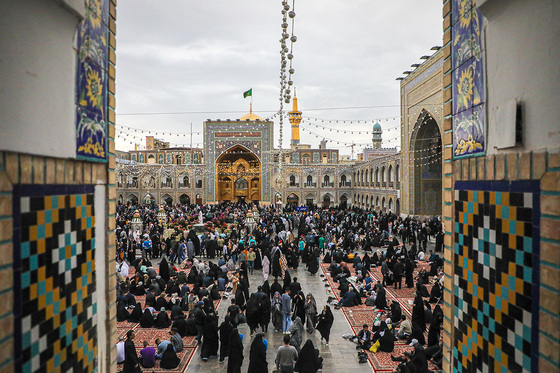 تحویل سال ۱۴۰۳ در حرم مطهر امام رضا (ع) و خیابان‌های منتهی به حرم