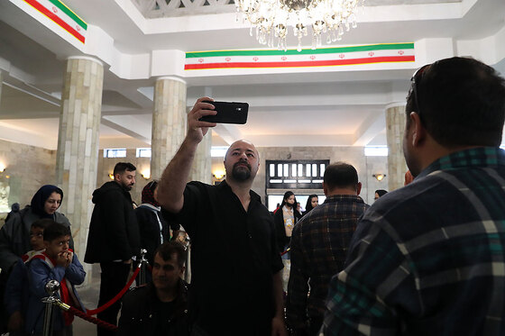 مسافران نوروزی در آرامگاه فردوسی