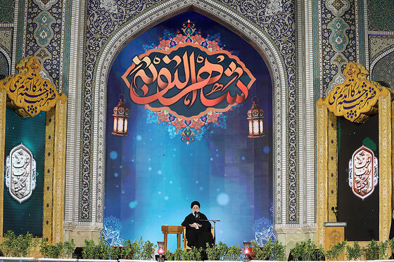 مراسم احیاء شب ۱۹ ماه رمضان در حرم مطهر رضوی