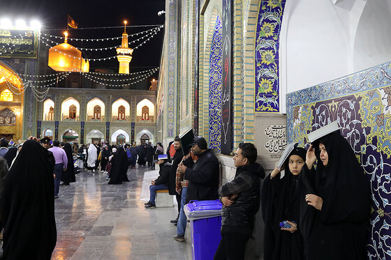مراسم احیاء شب ۱۹ ماه رمضان در حرم مطهر رضوی