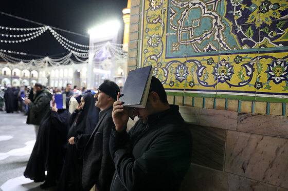 مراسم احیاء شب ۱۹ ماه رمضان در حرم مطهر رضوی