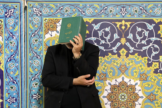 مراسم احیاء شب ۱۹ ماه رمضان در حرم مطهر رضوی