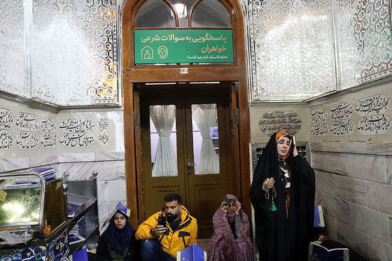 مراسم احیاء شب ۱۹ ماه رمضان در حرم مطهر رضوی