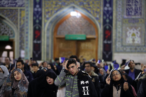 مراسم احیاء شب ۱۹ ماه رمضان در حرم مطهر رضوی