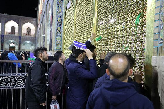 مراسم احیاء شب ۱۹ ماه رمضان در حرم مطهر رضوی