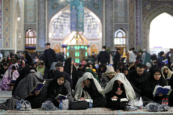 مراسم احیاء شب ۱۹ ماه رمضان در حرم مطهر رضوی