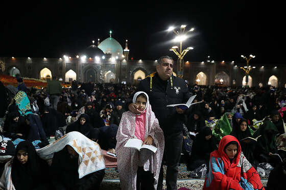 مراسم احیاء شب ۱۹ ماه رمضان در حرم مطهر رضوی