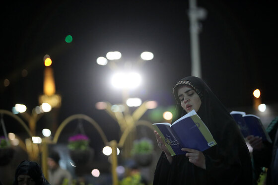مراسم احیاء شب ۱۹ ماه رمضان در حرم مطهر رضوی