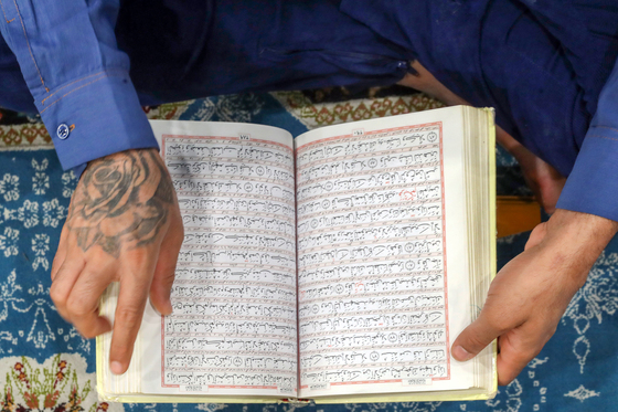 محفل انس با قرآن در زندان مرکزی مشهد