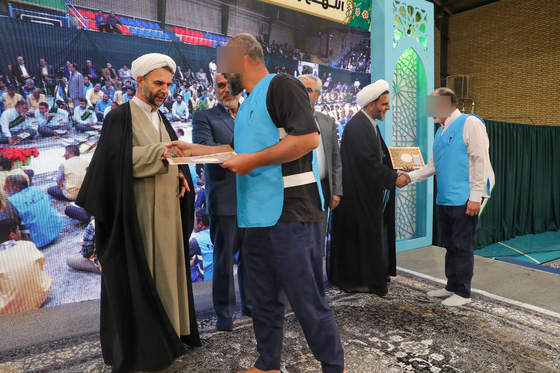 محفل انس با قرآن در زندان مرکزی مشهد