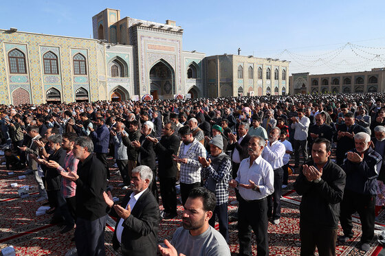 نماز عید فطر در حرم مطهر رضوی