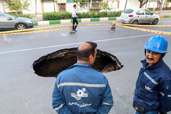 ریزش زمین در خیابان کلاهدوز