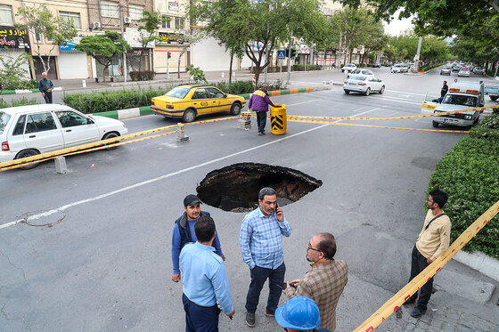 ریزش زمین در خیابان کلاهدوز