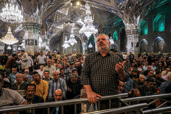  دعا برای سلامتی رئیس جمهور در حرم مطهر رضوی