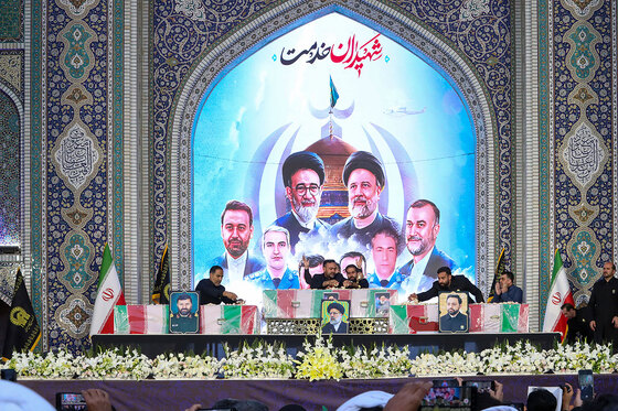 استقبال از پیکر شهدای خدمت در حرم رضوی
