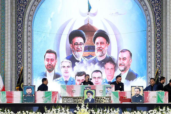 استقبال از پیکر شهدای خدمت در حرم رضوی