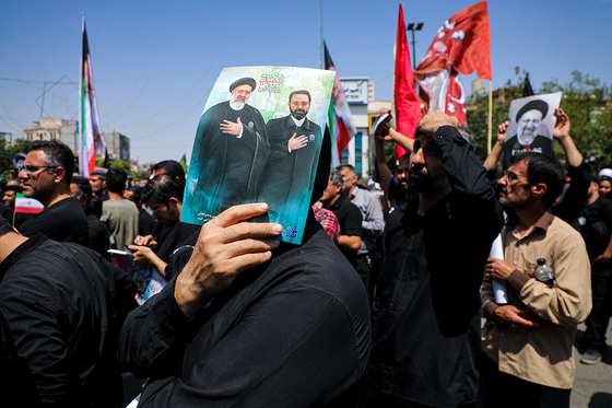 استقبال و تشییع پیکر رئیس‌جمهور و شهدای خدمت در مشهد - 4