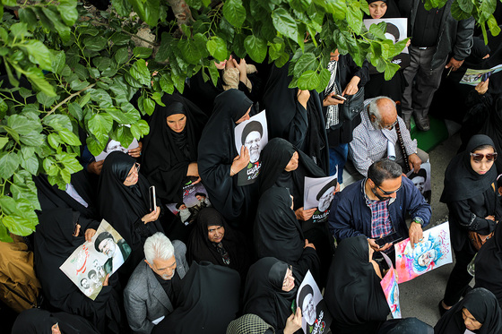 استقبال و تشییع پیکر رئیس‌جمهور و شهدای خدمت در مشهد - 4