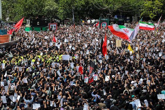 استقبال و تشییع پیکر رئیس‌جمهور و شهدای خدمت در مشهد - 4