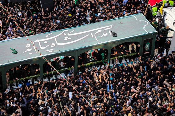 استقبال و تشییع پیکر رئیس‌جمهور و شهدای خدمت در مشهد - 4