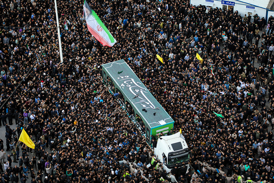 استقبال و تشییع پیکر رئیس‌جمهور و شهدای خدمت در مشهد - 4