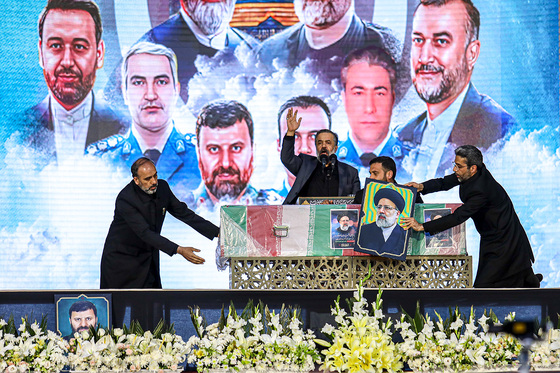 استقبال و تشییع پیکر رئیس‌جمهور و شهدای خدمت در مشهد - 4