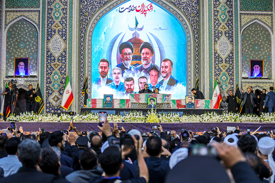استقبال و تشییع پیکر رئیس‌جمهور و شهدای خدمت در مشهد - 4