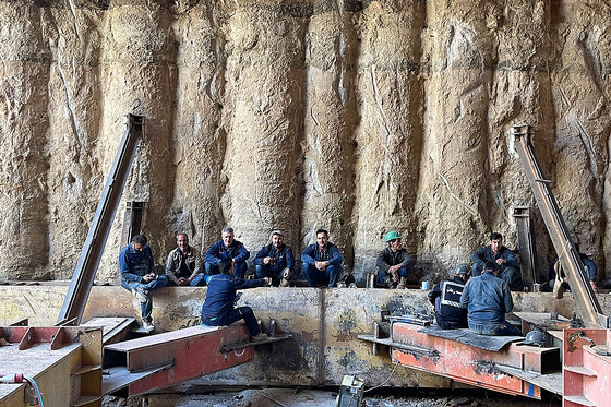 زیر شهر زندگی جاریست 