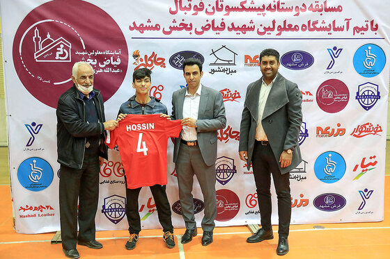 رونمایی از پیراهن تیم معلولین فیاض‌بخش برای دیدار با یاران خداداد عزیزی‎‎