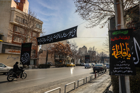فضاسازی شهر مشهد به مناسبت ایام فاطمیه و سالگرد شهادت سردار سلیمانی