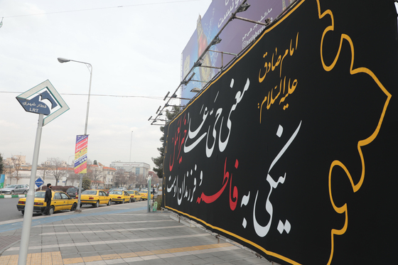 فضاسازی شهر مشهد به مناسبت ایام فاطمیه و سالگرد شهادت سردار سلیمانی