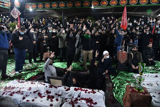 مراسم تدفین پیکر مطهر سه شهید گمنام در میدان شهدا مشهد