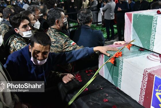 مراسم تدفین پیکر مطهر سه شهید گمنام در میدان شهدا مشهد