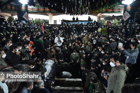مراسم تدفین پیکر مطهر سه شهید گمنام در میدان شهدا مشهد
