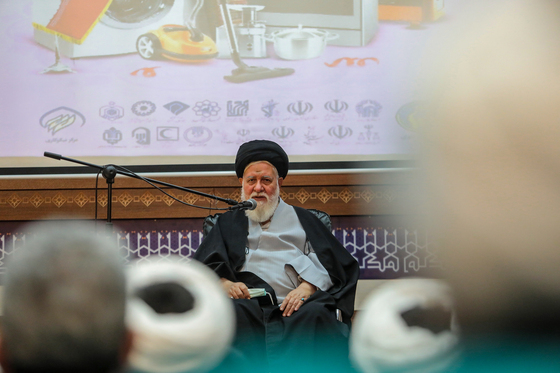 مراسم اهدای 1300 سری جهیزیه و 5000 لوزام گرمایشی