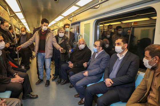 بازدید استاندار خراسان رضوی و شهردار مشهد از خطوط قطارشهری مشهد