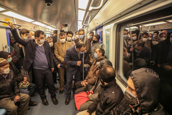 بازدید استاندار خراسان رضوی و شهردار مشهد از خطوط قطارشهری مشهد