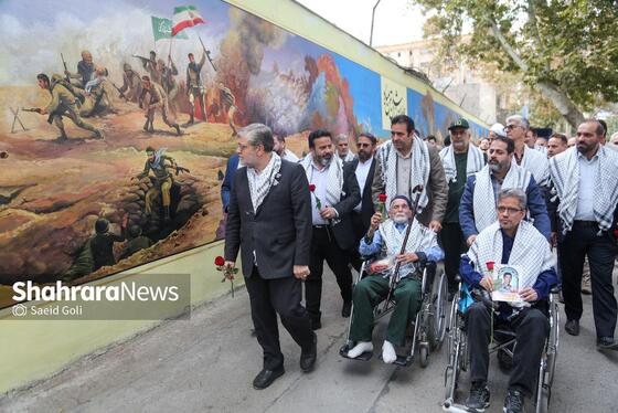 عکس | رونمایی از دیوارنگاره «از حماسه دیروز تا حماسه امروز»