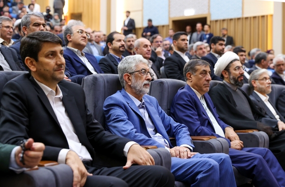 گزارش تصویری | عکس‌هایی از حضور رئیس جمهور در مراسم آغاز سال تحصیلی دانشگاه‌ها در دانشگاه تهران