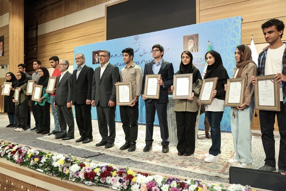 گزارش تصویری | عکس‌هایی از حضور رئیس جمهور در مراسم آغاز سال تحصیلی دانشگاه‌ها در دانشگاه تهران