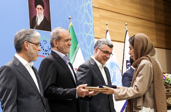 گزارش تصویری | عکس‌هایی از حضور رئیس جمهور در مراسم آغاز سال تحصیلی دانشگاه‌ها در دانشگاه تهران