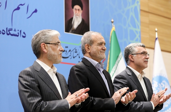 گزارش تصویری | عکس‌هایی از حضور رئیس جمهور در مراسم آغاز سال تحصیلی دانشگاه‌ها در دانشگاه تهران