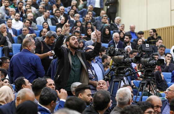 گزارش تصویری | عکس‌هایی از حضور رئیس جمهور در مراسم آغاز سال تحصیلی دانشگاه‌ها در دانشگاه تهران