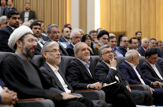 گزارش تصویری | عکس‌هایی از حضور رئیس جمهور در مراسم آغاز سال تحصیلی دانشگاه‌ها در دانشگاه تهران