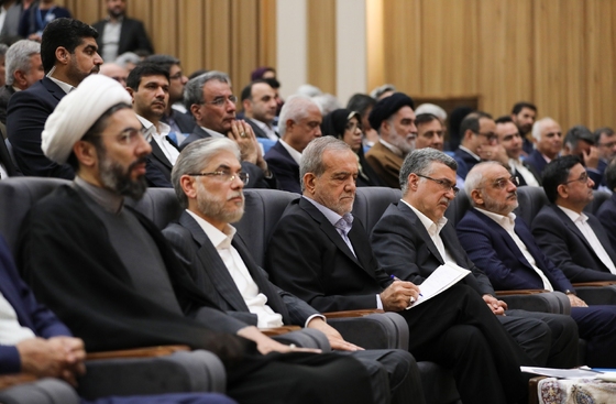گزارش تصویری | عکس‌هایی از حضور رئیس جمهور در مراسم آغاز سال تحصیلی دانشگاه‌ها در دانشگاه تهران