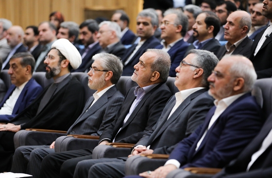 گزارش تصویری | عکس‌هایی از حضور رئیس جمهور در مراسم آغاز سال تحصیلی دانشگاه‌ها در دانشگاه تهران