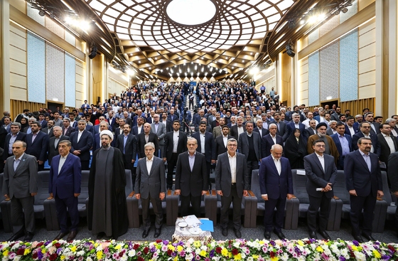 گزارش تصویری | عکس‌هایی از حضور رئیس جمهور در مراسم آغاز سال تحصیلی دانشگاه‌ها در دانشگاه تهران