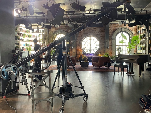 تصاویر جدید از پشت صحنه برنامه اکنون با اجرای سروش صحت