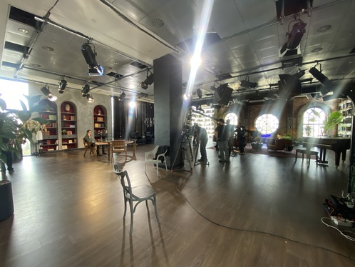 تصاویر جدید از پشت صحنه برنامه اکنون با اجرای سروش صحت